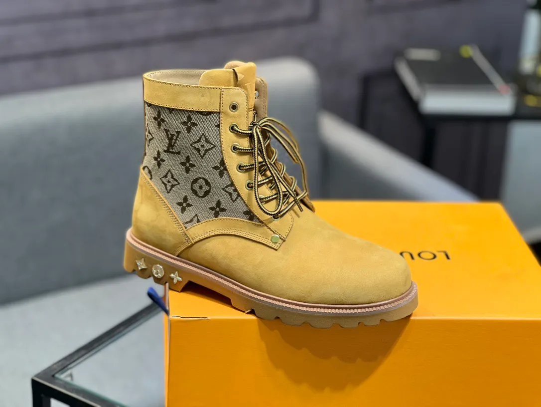 Men's shoes 💰920 L Home - the latest LV men's business casual boots, luxury and nobility are a must. They are all made of imported original first-layer cowhide, just to create a more comfortable wearing experience. ➕Top imported water-dyed full cow lining, original high wear-resistant outsole! 👏👏 Size: Male 39-44; (38 45 46 customized)
